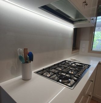 kitchen cook top with stainless steel splashback